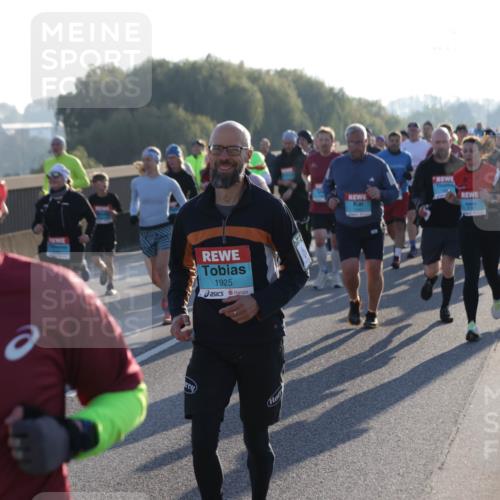 03.10.2025 - Köhlbrandbrückenlauf Jannik Wohlers http://msf.ph/oto/9057206 03.10.2025 09:21:11 Position 3 1925, 3747 meine-sportfotos.de