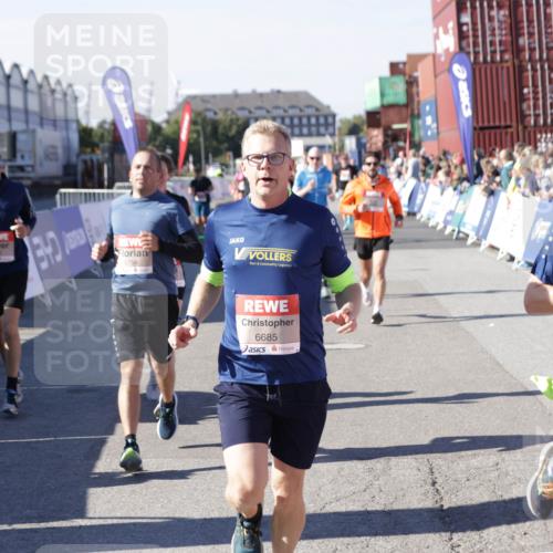 03.10.2025 - Köhlbrandbrückenlauf Jannik Wohlers http://msf.ph/oto/9057211 03.10.2025 13:11:20 Ziel 4135, 4293, 4521, 4597, 5218, 5258, 5522, 5754, 5939, 6080, 6572, 6685, 6686, 6726, 6727, 6751 meine-sportfotos.de