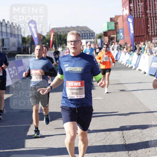03.10.2025 - Köhlbrandbrückenlauf Jannik Wohlers http://msf.ph/oto/9057214 03.10.2025 13:11:20 Ziel 4135, 4293, 4521, 4597, 5218, 5258, 5522, 5754, 5939, 6080, 6572, 6685, 6686, 6726, 6727, 6751 meine-sportfotos.de
