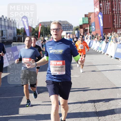 03.10.2025 - Köhlbrandbrückenlauf Jannik Wohlers http://msf.ph/oto/9057218 03.10.2025 13:11:20 Ziel 4135, 4293, 4521, 4597, 5218, 5258, 5522, 5754, 5939, 6080, 6572, 6685, 6686, 6726, 6727, 6751 meine-sportfotos.de