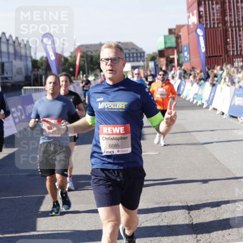 03.10.2025 - Köhlbrandbrückenlauf Jannik Wohlers http://msf.ph/oto/9057223 03.10.2025 13:11:20 Ziel 4135, 4293, 4521, 4597, 5218, 5258, 5522, 5754, 5939, 6080, 6572, 6685, 6686, 6726, 6727, 6751 meine-sportfotos.de