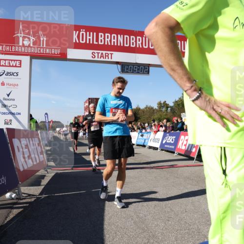 03.10.2025 - Köhlbrandbrückenlauf Lena Gebhardt http://msf.ph/oto/9057224 03.10.2025 13:09:02 Ziel 4057, 4138, 4197, 4346, 4381, 4403, 4505, 4544, 5705, 5842, 5953, 6233, 6372, 6630 meine-sportfotos.de