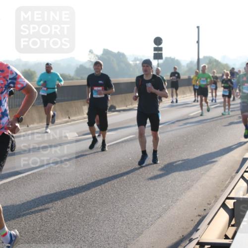 03.10.2025 - Köhlbrandbrückenlauf Lena Gebhardt http://msf.ph/oto/9057228 03.10.2025 09:17:54 Position 1 1039 meine-sportfotos.de