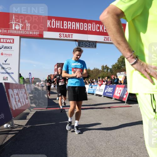 03.10.2025 - Köhlbrandbrückenlauf Lena Gebhardt http://msf.ph/oto/9057234 03.10.2025 13:09:02 Ziel 4057, 4138, 4197, 4346, 4381, 4403, 4505, 4544, 5705, 5842, 5953, 6233, 6372, 6630 meine-sportfotos.de