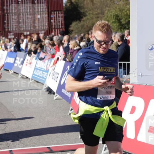 03.10.2025 - Köhlbrandbrückenlauf Jannik Wohlers http://msf.ph/oto/9057237 03.10.2025 13:11:21 Ziel 4135, 4293, 4521, 4597, 4999, 5218, 5258, 5522, 5754, 5939, 6028, 6080, 6572, 6685, 6686, 6726, 6727, 6751 meine-sportfotos.de