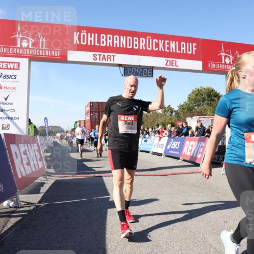 03.10.2025 - Köhlbrandbrückenlauf Lena Gebhardt http://msf.ph/oto/9057315 03.10.2025 13:09:06 Ziel 4057, 4138, 4197, 4346, 4351, 4381, 4403, 4486, 4505, 4901, 5242, 5705, 5842, 5953, 6372, 6562, 6630, 6814, 6816 meine-sportfotos.de