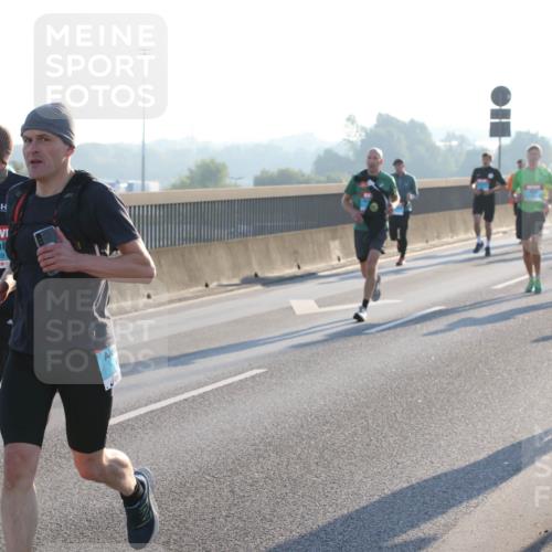 03.10.2025 - Köhlbrandbrückenlauf Lena Gebhardt http://msf.ph/oto/9057318 03.10.2025 09:17:56 Position 1 3139, 1213 meine-sportfotos.de