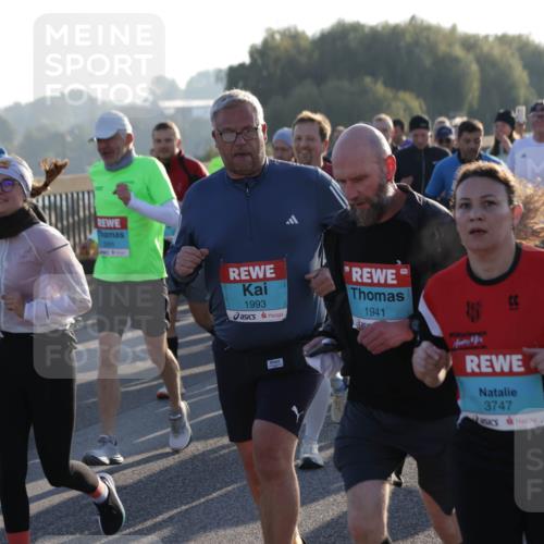 03.10.2025 - Köhlbrandbrückenlauf Jannik Wohlers http://msf.ph/oto/9057333 03.10.2025 09:21:14 Position 3 1993, 1941, 3747 meine-sportfotos.de