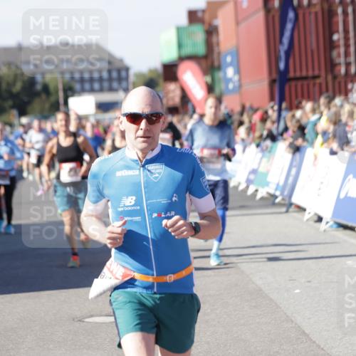03.10.2025 - Köhlbrandbrückenlauf Jannik Wohlers http://msf.ph/oto/9057341 03.10.2025 13:11:24 Ziel 4135, 4293, 4315, 4325, 4597, 4999, 5145, 5258, 5522, 5754, 5939, 6028, 6080, 6563, 6680, 6685, 6686, 6690, 6691, 6726, 6727, 6751 meine-sportfotos.de