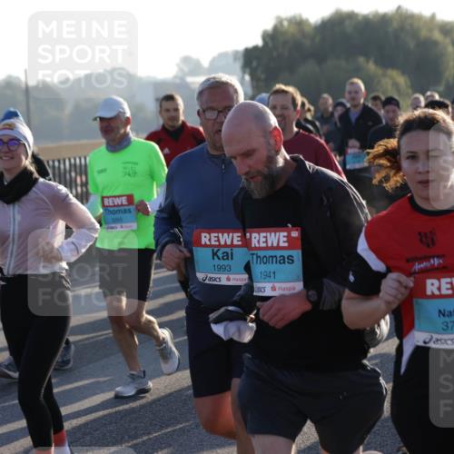 03.10.2025 - Köhlbrandbrückenlauf Jannik Wohlers http://msf.ph/oto/9057342 03.10.2025 09:21:14 Position 3 3265, 1993, 1941, 3747 meine-sportfotos.de