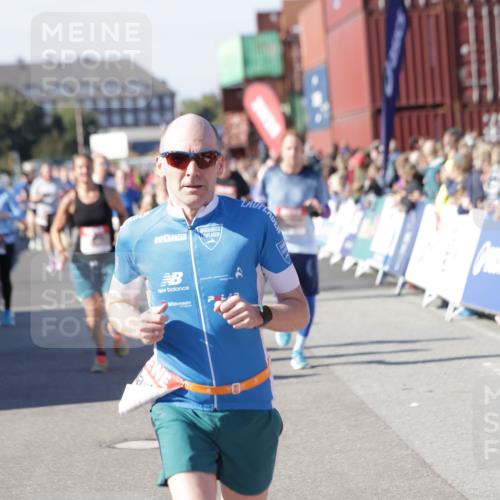 03.10.2025 - Köhlbrandbrückenlauf Jannik Wohlers http://msf.ph/oto/9057347 03.10.2025 13:11:24 Ziel 4135, 4293, 4315, 4325, 4597, 4999, 5145, 5258, 5522, 5754, 5939, 6028, 6080, 6563, 6680, 6685, 6686, 6690, 6691, 6726, 6727, 6751 meine-sportfotos.de