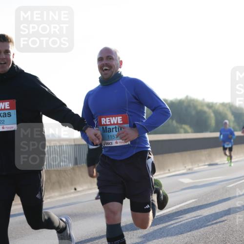 03.10.2025 - Köhlbrandbrückenlauf Jannik Wohlers http://msf.ph/oto/9057354 03.10.2025 09:13:33 Position 3 1122, 1157 meine-sportfotos.de