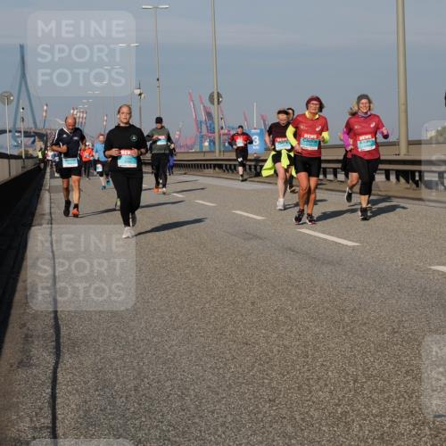 03.10.2025 - Köhlbrandbrückenlauf Fabian Wolf http://msf.ph/oto/9057360 03.10.2025 10:03:55 Position 3 2121, 2174, 2143, 2143, 218 meine-sportfotos.de