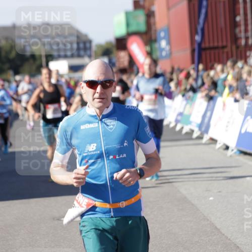 03.10.2025 - Köhlbrandbrückenlauf Jannik Wohlers http://msf.ph/oto/9057361 03.10.2025 13:11:24 Ziel 4135, 4293, 4315, 4325, 4597, 4999, 5145, 5258, 5522, 5754, 5939, 6028, 6080, 6563, 6680, 6685, 6686, 6690, 6691, 6726, 6727, 6751 meine-sportfotos.de