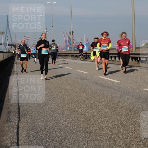 03.10.2025 - Köhlbrandbrückenlauf Fabian Wolf http://msf.ph/oto/9057369 03.10.2025 10:03:56 Position 3 3759, 2143 meine-sportfotos.de