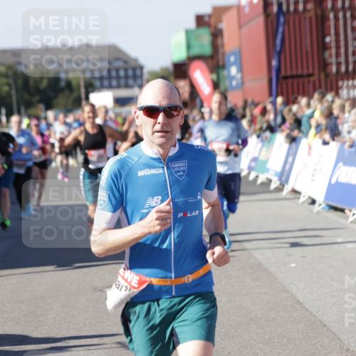 03.10.2025 - Köhlbrandbrückenlauf Jannik Wohlers http://msf.ph/oto/9057371 03.10.2025 13:11:24 Ziel 4135, 4293, 4315, 4325, 4597, 4999, 5145, 5258, 5522, 5754, 5939, 6028, 6080, 6563, 6680, 6685, 6686, 6690, 6691, 6726, 6727, 6751 meine-sportfotos.de