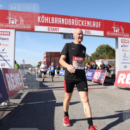03.10.2025 - Köhlbrandbrückenlauf Lena Gebhardt http://msf.ph/oto/9057374 03.10.2025 13:09:07 Ziel 4057, 4197, 4346, 4351, 4377, 4381, 4403, 4486, 4505, 4901, 5242, 5842, 5953, 6372, 6562, 6630, 6814, 6816 meine-sportfotos.de