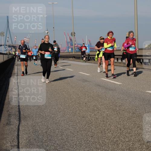 03.10.2025 - Köhlbrandbrückenlauf Fabian Wolf http://msf.ph/oto/9057378 03.10.2025 10:03:56 Position 3 3759 meine-sportfotos.de