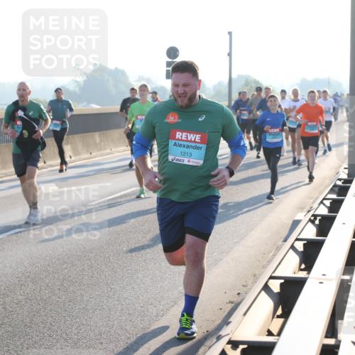 03.10.2025 - Köhlbrandbrückenlauf Lena Gebhardt http://msf.ph/oto/9057379 03.10.2025 09:17:57 Position 1 1213 meine-sportfotos.de