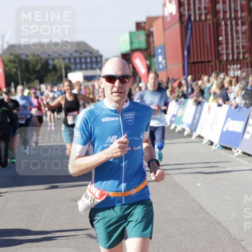 03.10.2025 - Köhlbrandbrückenlauf Jannik Wohlers http://msf.ph/oto/9057380 03.10.2025 13:11:24 Ziel 4135, 4293, 4315, 4325, 4597, 4999, 5145, 5258, 5522, 5754, 5939, 6028, 6080, 6563, 6680, 6685, 6686, 6690, 6691, 6726, 6727, 6751 meine-sportfotos.de
