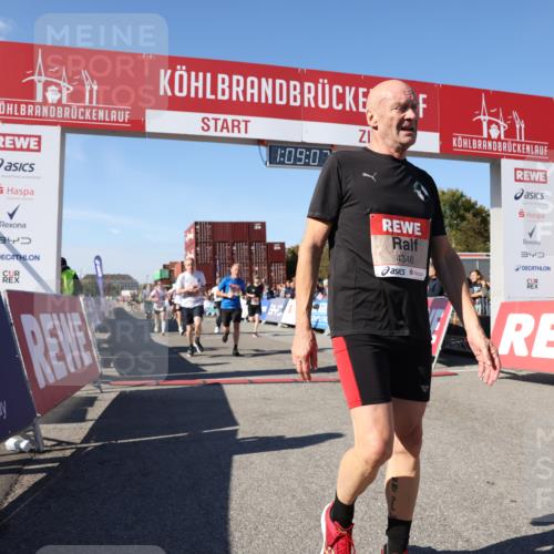 03.10.2025 - Köhlbrandbrückenlauf Lena Gebhardt http://msf.ph/oto/9057381 03.10.2025 13:09:07 Ziel 4057, 4197, 4346, 4351, 4377, 4381, 4403, 4486, 4505, 4901, 5242, 5842, 5953, 6372, 6562, 6630, 6814, 6816 meine-sportfotos.de