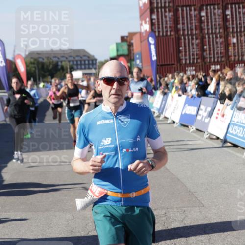 03.10.2025 - Köhlbrandbrückenlauf Jannik Wohlers http://msf.ph/oto/9057392 03.10.2025 13:11:25 Ziel 4293, 4315, 4325, 4597, 4999, 5145, 5522, 5754, 5794, 5939, 6028, 6080, 6563, 6680, 6685, 6686, 6690, 6691, 6726, 6727 meine-sportfotos.de