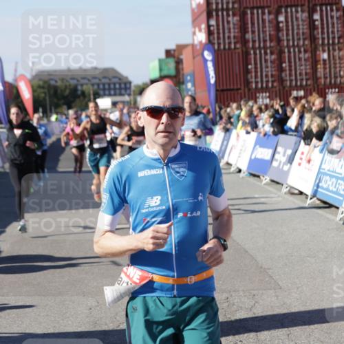 03.10.2025 - Köhlbrandbrückenlauf Jannik Wohlers http://msf.ph/oto/9057396 03.10.2025 13:11:25 Ziel 4293, 4315, 4325, 4597, 4999, 5145, 5522, 5754, 5794, 5939, 6028, 6080, 6563, 6680, 6685, 6686, 6690, 6691, 6726, 6727 meine-sportfotos.de