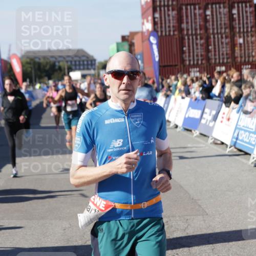 03.10.2025 - Köhlbrandbrückenlauf Jannik Wohlers http://msf.ph/oto/9057403 03.10.2025 13:11:25 Ziel 4293, 4315, 4325, 4597, 4999, 5145, 5522, 5754, 5794, 5939, 6028, 6080, 6563, 6680, 6685, 6686, 6690, 6691, 6726, 6727 meine-sportfotos.de