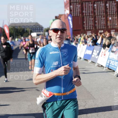 03.10.2025 - Köhlbrandbrückenlauf Jannik Wohlers http://msf.ph/oto/9057407 03.10.2025 13:11:25 Ziel 4293, 4315, 4325, 4597, 4999, 5145, 5522, 5754, 5794, 5939, 6028, 6080, 6563, 6680, 6685, 6686, 6690, 6691, 6726, 6727 meine-sportfotos.de