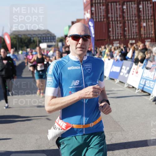 03.10.2025 - Köhlbrandbrückenlauf Jannik Wohlers http://msf.ph/oto/9057413 03.10.2025 13:11:25 Ziel 4293, 4315, 4325, 4597, 4999, 5145, 5522, 5754, 5794, 5939, 6028, 6080, 6563, 6680, 6685, 6686, 6690, 6691, 6726, 6727 meine-sportfotos.de