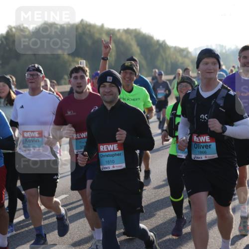 03.10.2025 - Köhlbrandbrückenlauf Jannik Wohlers http://msf.ph/oto/9057415 03.10.2025 09:21:16 Position 3 1815, 2750, 379, 1810, 1956, 1866 meine-sportfotos.de