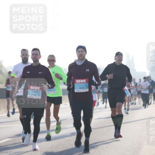 03.10.2025 - Köhlbrandbrückenlauf Jannik Wohlers http://msf.ph/oto/9057422 03.10.2025 09:13:36 Position 3 3155, 2302, 1079, 3834 meine-sportfotos.de