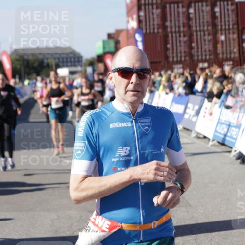 03.10.2025 - Köhlbrandbrückenlauf Jannik Wohlers http://msf.ph/oto/9057426 03.10.2025 13:11:25 Ziel 4293, 4315, 4325, 4597, 4999, 5145, 5522, 5754, 5794, 5939, 6028, 6080, 6563, 6680, 6685, 6686, 6690, 6691, 6726, 6727 meine-sportfotos.de