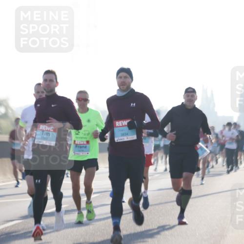 03.10.2025 - Köhlbrandbrückenlauf Jannik Wohlers http://msf.ph/oto/9057434 03.10.2025 09:13:36 Position 3 3155, 2302, 3834 meine-sportfotos.de