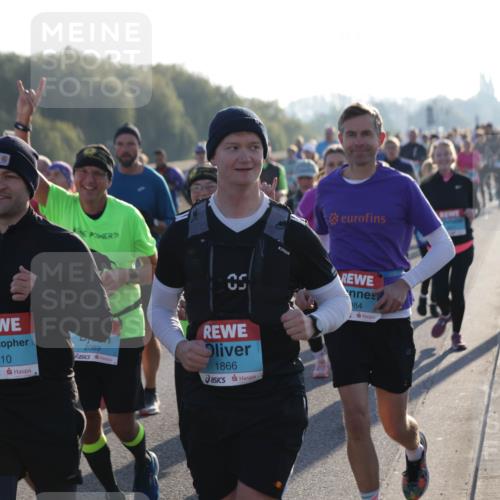 03.10.2025 - Köhlbrandbrückenlauf Jannik Wohlers http://msf.ph/oto/9057435 03.10.2025 09:21:16 Position 3 0, 1810, 2089, 1866, 84 meine-sportfotos.de