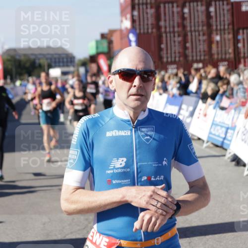 03.10.2025 - Köhlbrandbrückenlauf Jannik Wohlers http://msf.ph/oto/9057436 03.10.2025 13:11:25 Ziel 4293, 4315, 4325, 4597, 4999, 5145, 5522, 5754, 5794, 5939, 6028, 6080, 6563, 6680, 6685, 6686, 6690, 6691, 6726, 6727 meine-sportfotos.de