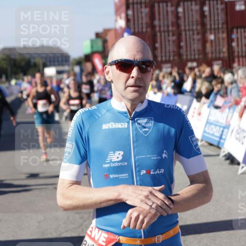 03.10.2025 - Köhlbrandbrückenlauf Jannik Wohlers http://msf.ph/oto/9057437 03.10.2025 13:11:25 Ziel 4293, 4315, 4325, 4597, 4999, 5145, 5522, 5754, 5794, 5939, 6028, 6080, 6563, 6680, 6685, 6686, 6690, 6691, 6726, 6727 meine-sportfotos.de