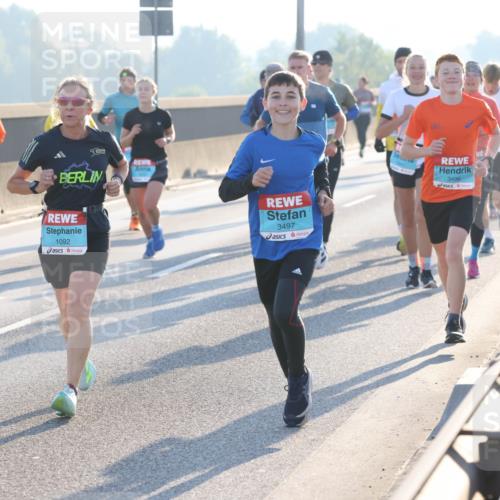 03.10.2025 - Köhlbrandbrückenlauf Lena Gebhardt http://msf.ph/oto/9057439 03.10.2025 09:17:59 Position 1 1080, 1092, 3497, 3496 meine-sportfotos.de