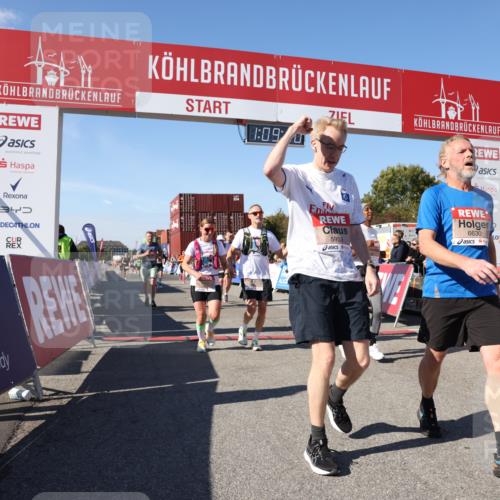 03.10.2025 - Köhlbrandbrückenlauf Lena Gebhardt http://msf.ph/oto/9057441 03.10.2025 13:09:11 Ziel 4057, 4197, 4334, 4346, 4351, 4377, 4381, 4486, 4901, 5242, 5740, 5953, 6037, 6562, 6630, 6814, 6816 meine-sportfotos.de