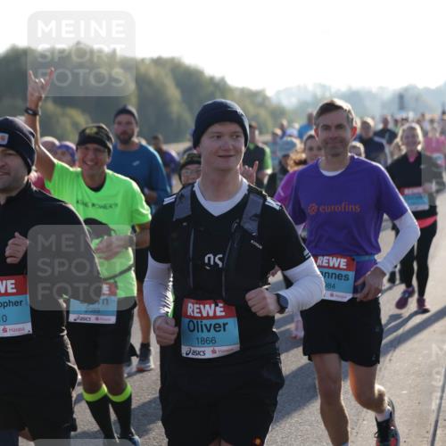03.10.2025 - Köhlbrandbrückenlauf Jannik Wohlers http://msf.ph/oto/9057443 03.10.2025 09:21:16 Position 3 50, 1810, 2089, 1866, 84 meine-sportfotos.de