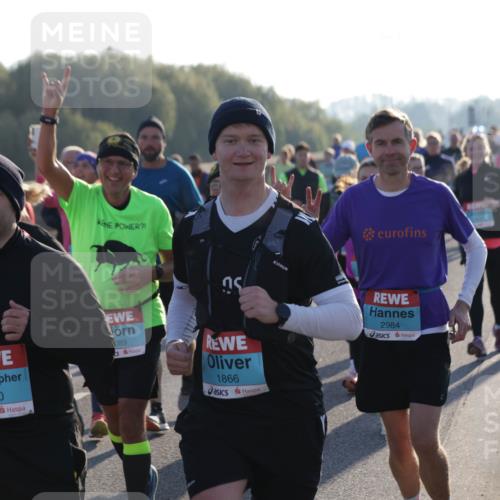 03.10.2025 - Köhlbrandbrückenlauf Jannik Wohlers http://msf.ph/oto/9057451 03.10.2025 09:21:16 Position 3 50, 1810, 089, 1866, 2984 meine-sportfotos.de