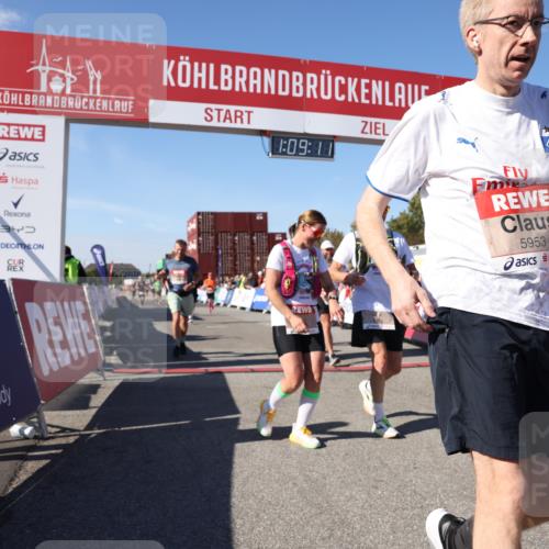 03.10.2025 - Köhlbrandbrückenlauf Lena Gebhardt http://msf.ph/oto/9057461 03.10.2025 13:09:12 Ziel 4197, 4334, 4346, 4351, 4377, 4381, 4486, 4901, 5242, 5740, 5953, 6037, 6562, 6630, 6814, 6816 meine-sportfotos.de