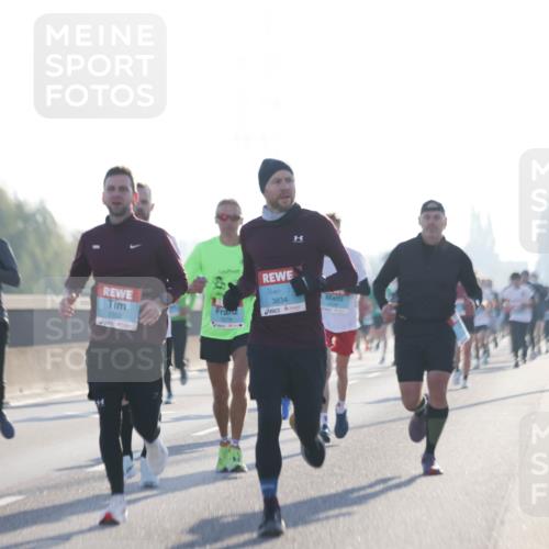 03.10.2025 - Köhlbrandbrückenlauf Jannik Wohlers http://msf.ph/oto/9057465 03.10.2025 09:13:37 Position 3 3155, 2302, 1079, 3834 meine-sportfotos.de