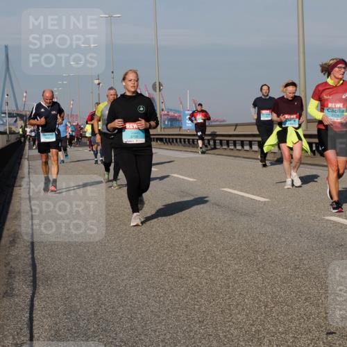 03.10.2025 - Köhlbrandbrückenlauf Fabian Wolf http://msf.ph/oto/9057467 03.10.2025 10:03:57 Position 3 2121, 3759, 2174, 214 meine-sportfotos.de