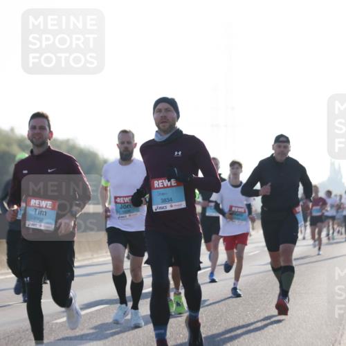 03.10.2025 - Köhlbrandbrückenlauf Jannik Wohlers http://msf.ph/oto/9057472 03.10.2025 09:13:38 Position 3 3834, 1036, 2302 meine-sportfotos.de