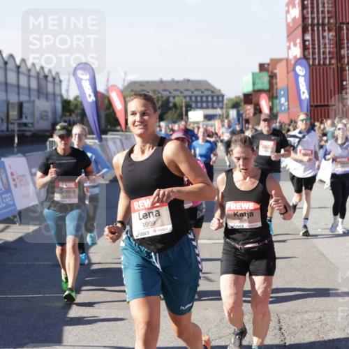 03.10.2025 - Köhlbrandbrückenlauf Jannik Wohlers http://msf.ph/oto/9057486 03.10.2025 13:11:28 Ziel 4293, 4315, 4325, 4427, 4501, 4597, 4999, 5145, 5754, 5794, 5939, 6028, 6080, 6563, 6680, 6685, 6686, 6690, 6691, 6726 meine-sportfotos.de
