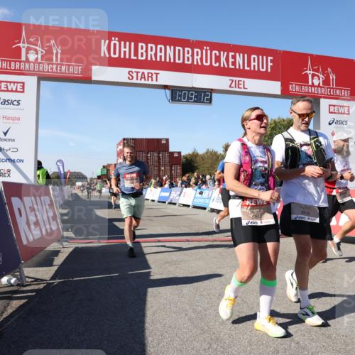 03.10.2025 - Köhlbrandbrückenlauf Lena Gebhardt http://msf.ph/oto/9057493 03.10.2025 13:09:12 Ziel 4197, 4334, 4346, 4351, 4377, 4381, 4486, 4901, 5242, 5740, 5953, 6037, 6562, 6630, 6814, 6816 meine-sportfotos.de