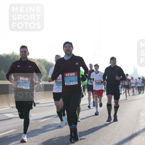 03.10.2025 - Köhlbrandbrückenlauf Jannik Wohlers http://msf.ph/oto/9057503 03.10.2025 09:13:39 Position 3 55, 2302, 1036, 3834 meine-sportfotos.de
