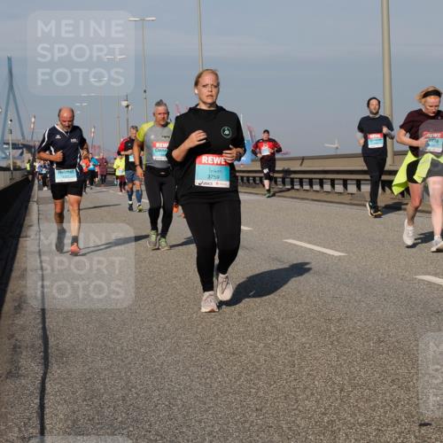 03.10.2025 - Köhlbrandbrückenlauf Fabian Wolf http://msf.ph/oto/9057508 03.10.2025 10:03:58 Position 3 1978, 3759, 2164 meine-sportfotos.de