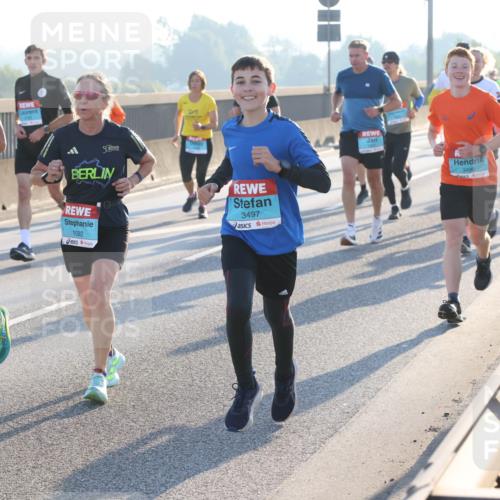 03.10.2025 - Köhlbrandbrückenlauf Lena Gebhardt http://msf.ph/oto/9057509 03.10.2025 09:18:00 Position 1 1080, 1092, 3497, 3496 meine-sportfotos.de